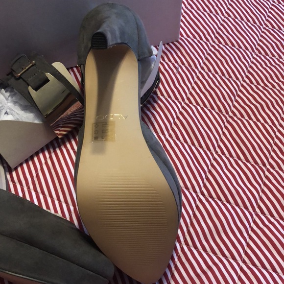 Gray size 8.5 US platform sude dress heel with gold detail on the ankle strap - Picture 5 of 6